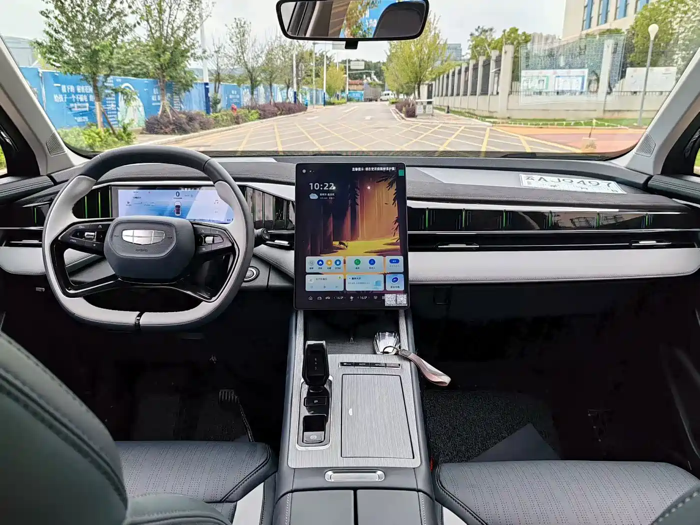 Фото 5 - Geely Atlas L