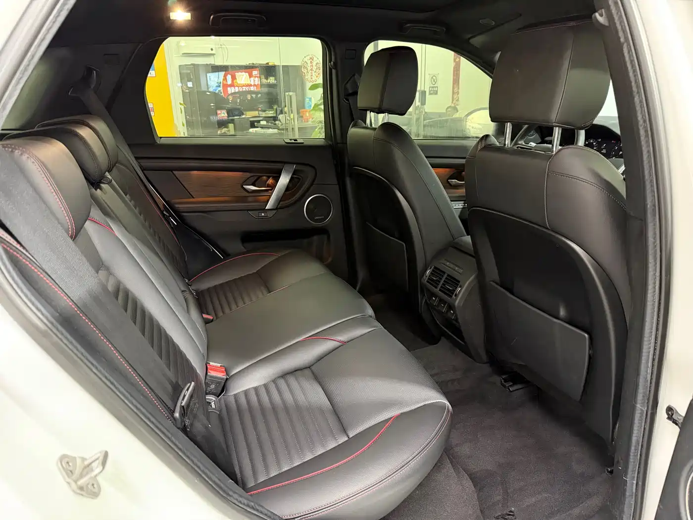 Land Rover Discovery Sport 2022 Model Facelift 249PS R-Dynamic SE Performance Tech Edition 5-seater фото 12