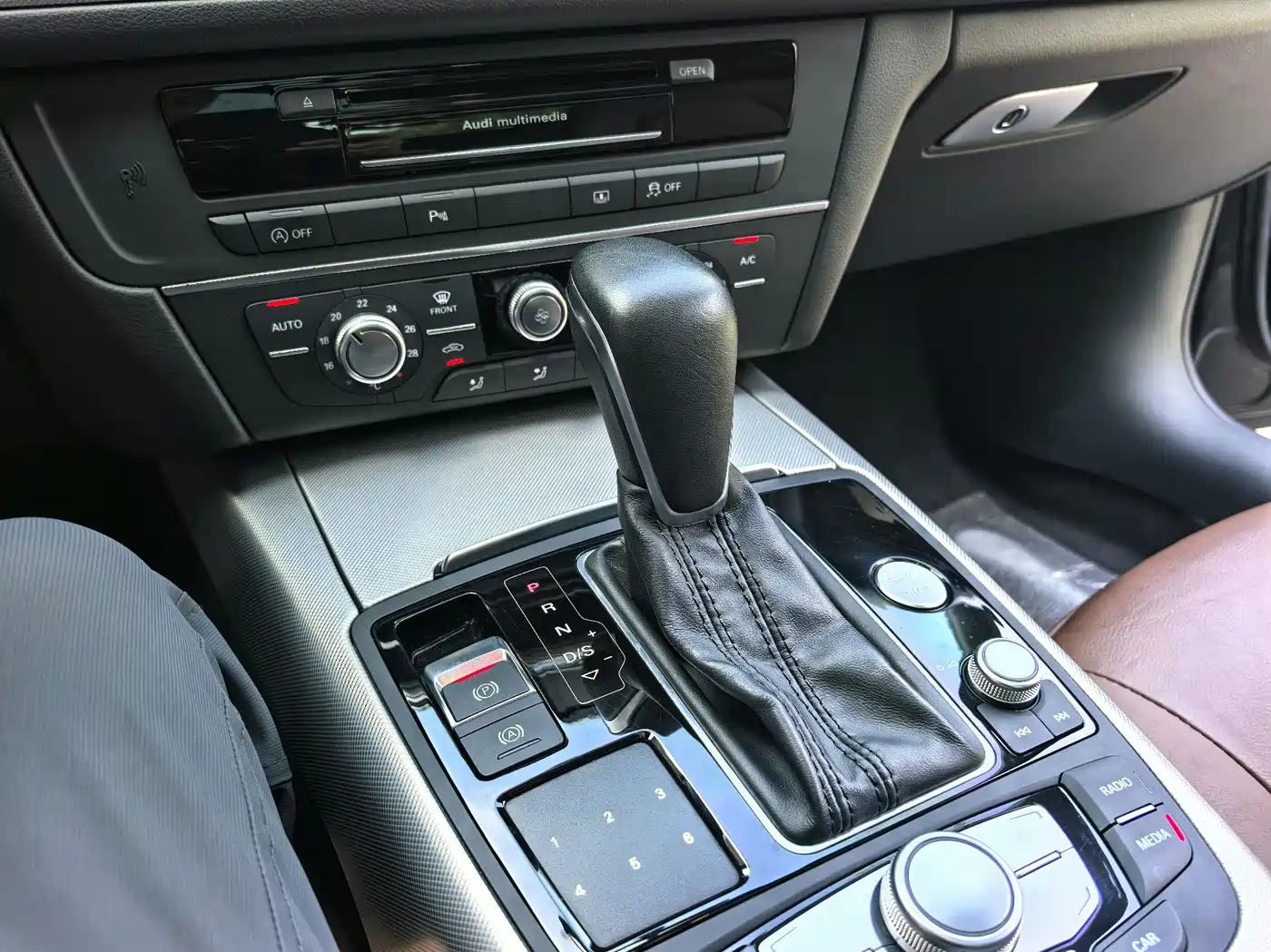 Audi A6L 2018 30th Anniversary 35 TFSI Fashion фото 14