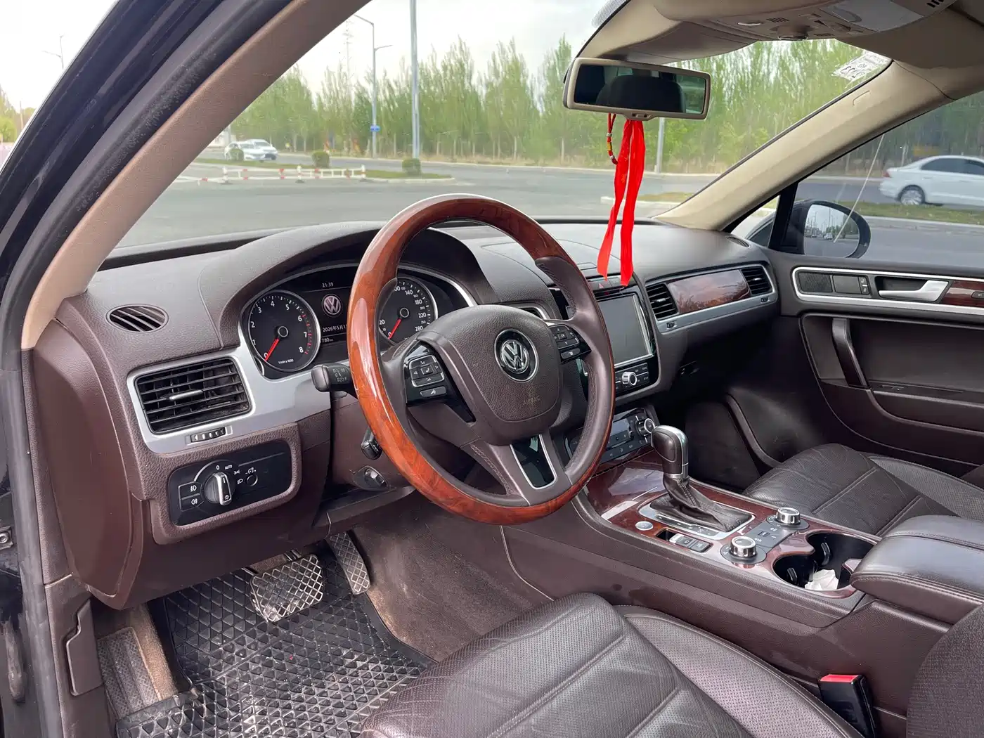 Volkswagen Touareg 2011 3.0TSI Luxury фото 8