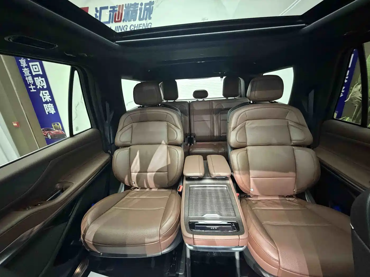 Фото 22 - Lincoln Navigator
