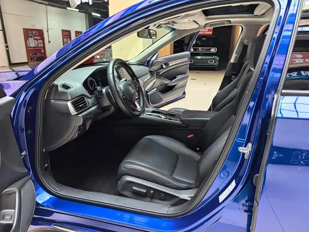 Фото 5 - Honda Accord