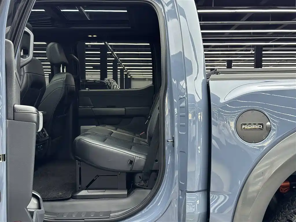 FORD F-150 RAPTOR