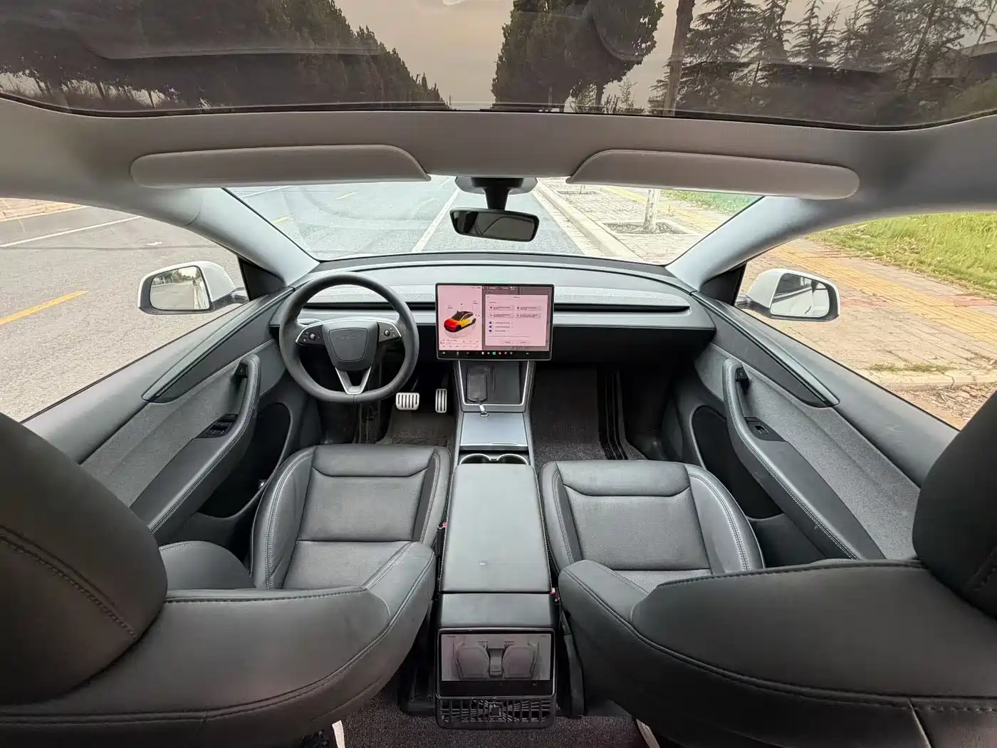 Photo 6 - Tesla Model Y