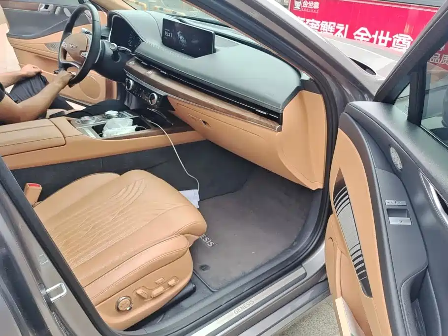Фото 8 - Genesis G80