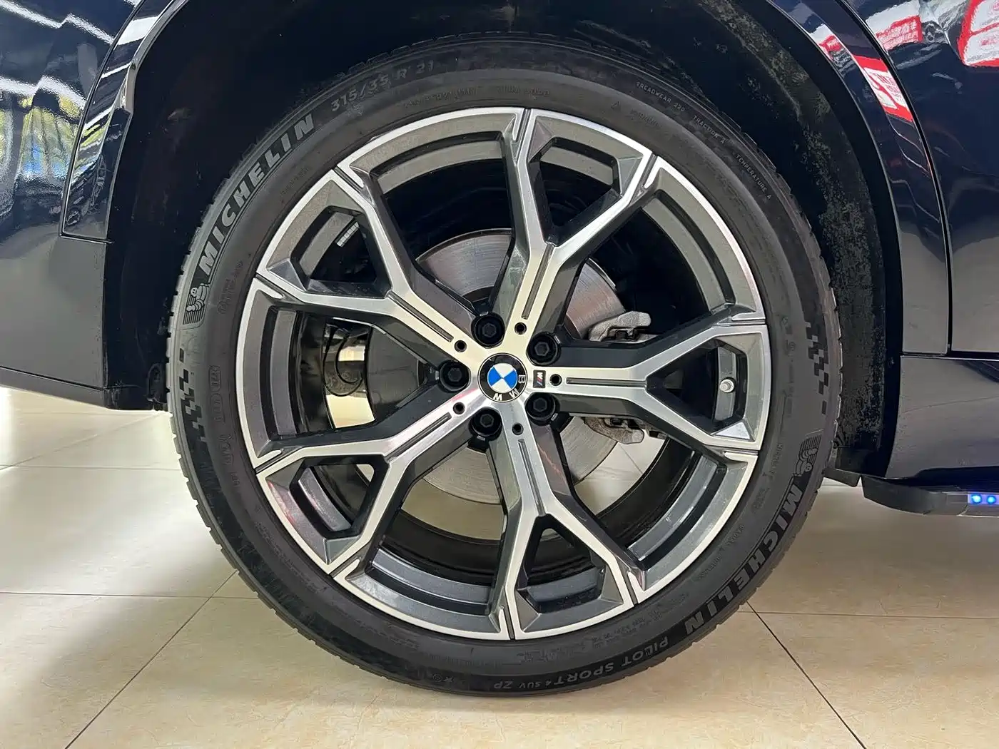 BMW X5 2023 xDrive 30Li Premium M Sport Package фото 30
