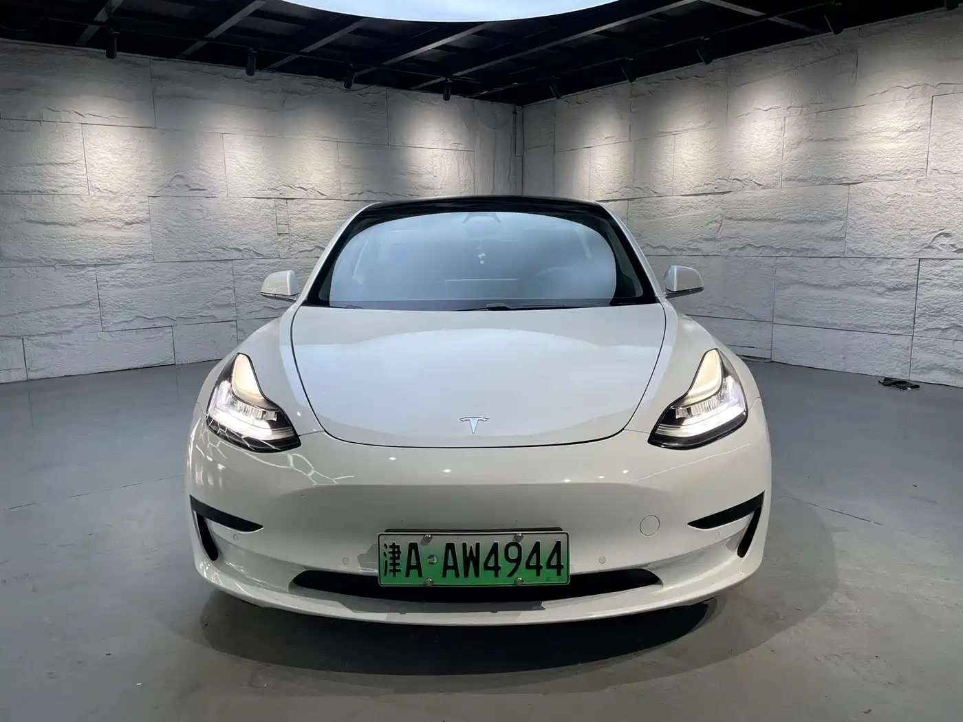 TESLA MODEL 3 (IMPORTED)