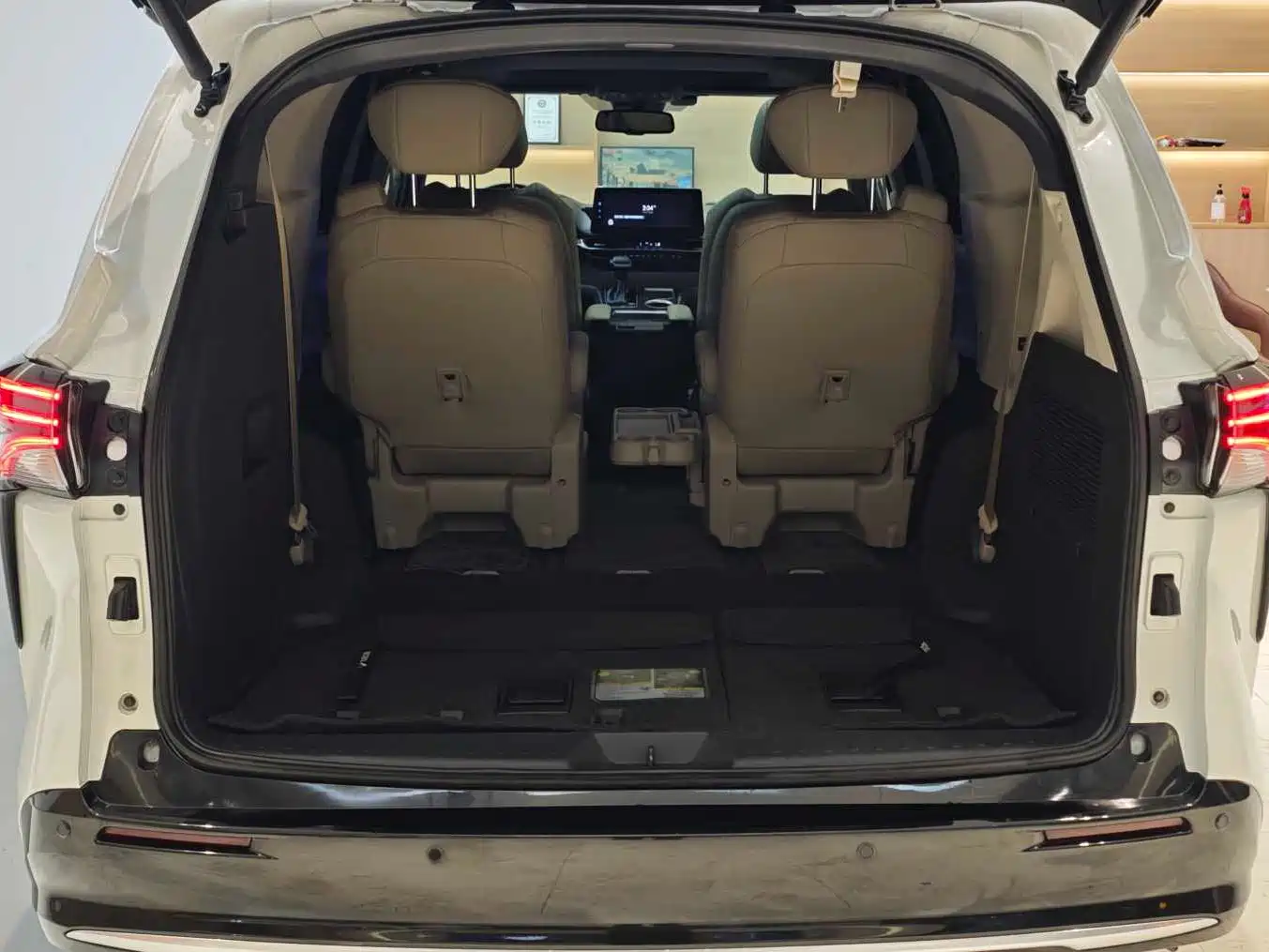 Toyota Sienna 2021 2.5L Hybrid Premium Edition фото 26