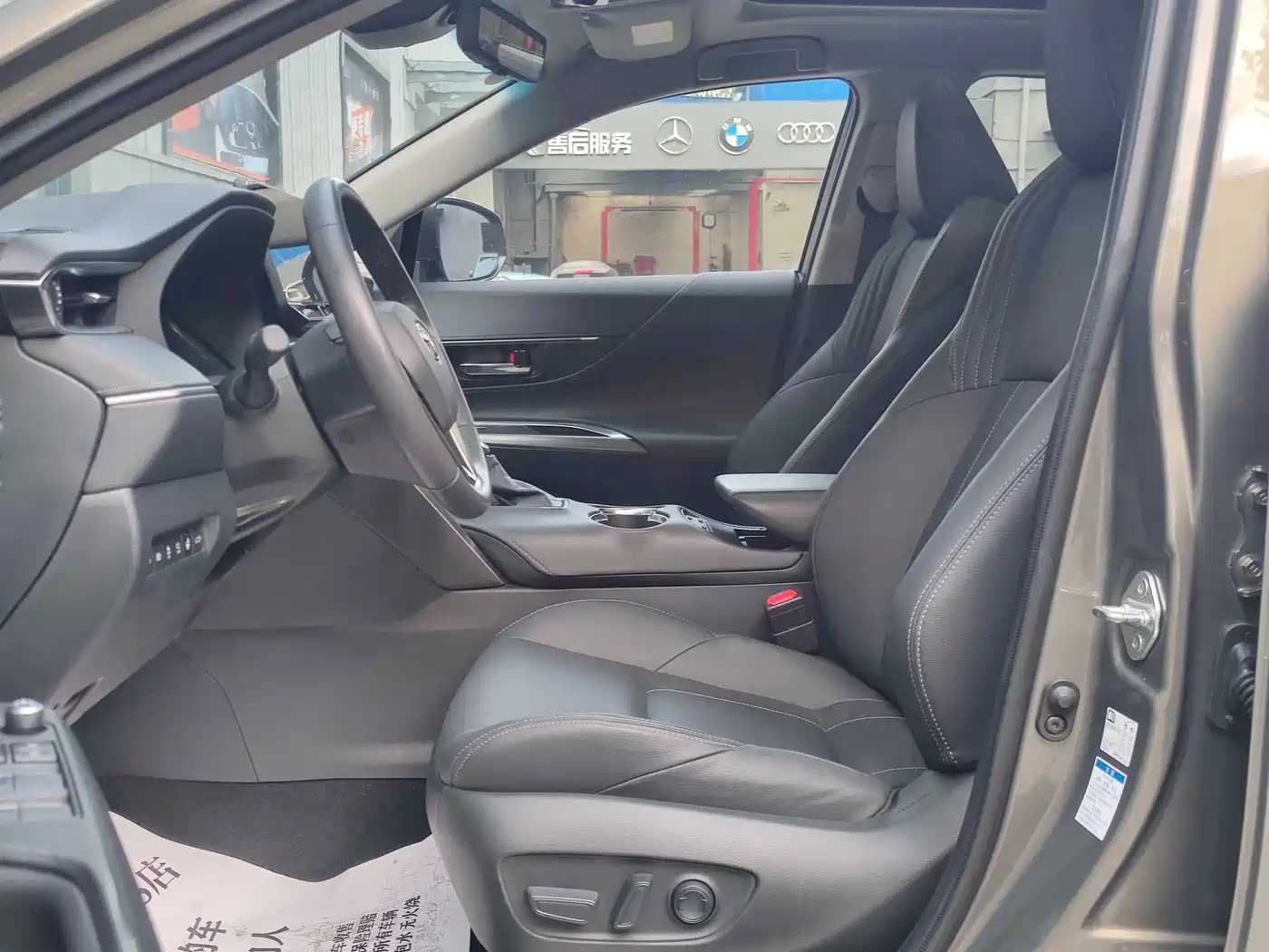 Toyota Lingfang HARRIER 2022 Hybrid 2.5L CVT 4WD Flagship Edition фото 14