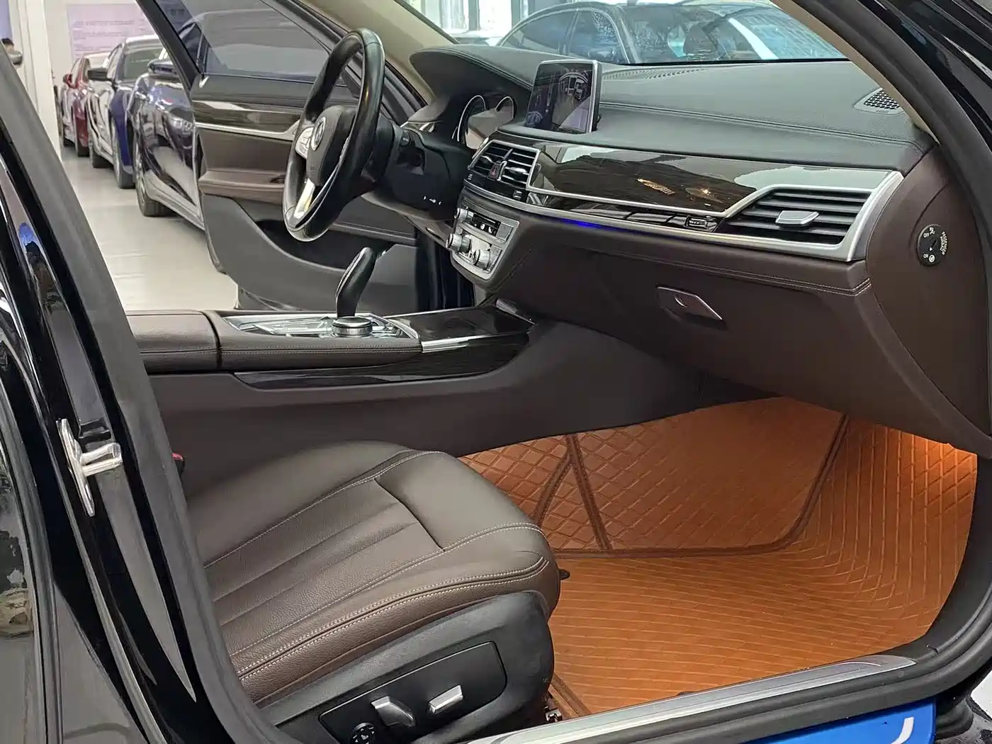 BMW 7 Series 2016 730Li Leading фото 10