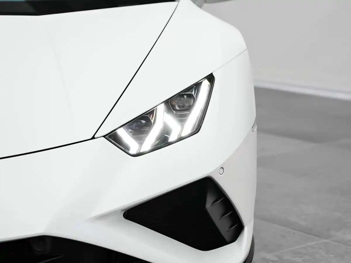 LAMBORGHINI HURACÁN
