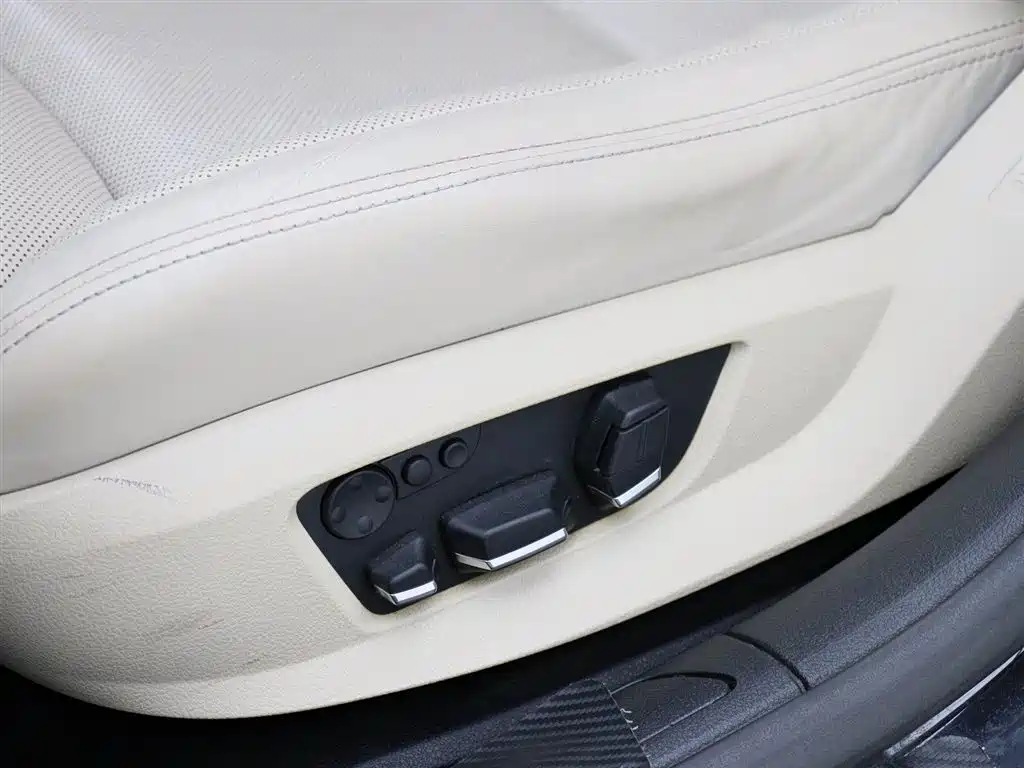 BMW 7 Series 2010 760Li фото 4