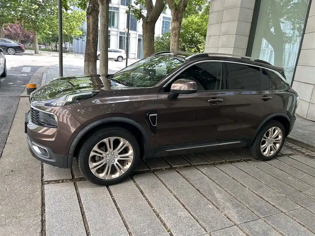 Lynk & Co 01 2018 2.0T 2WD Type+ Edition фото 6