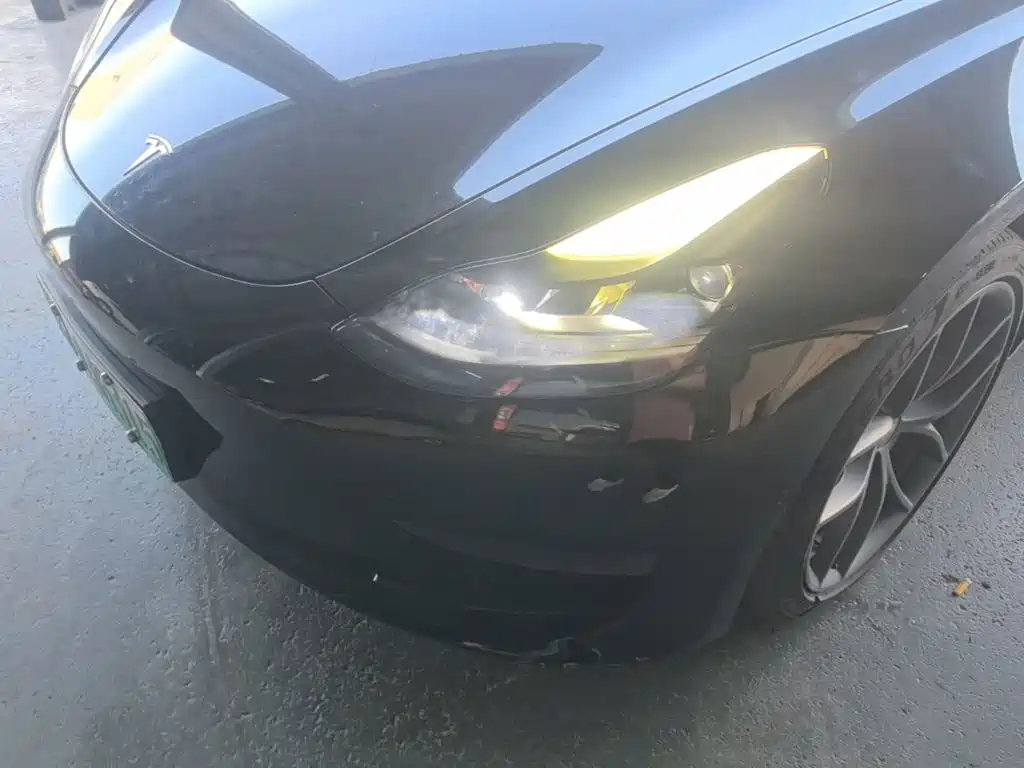 Фото 18 - Tesla Model 3