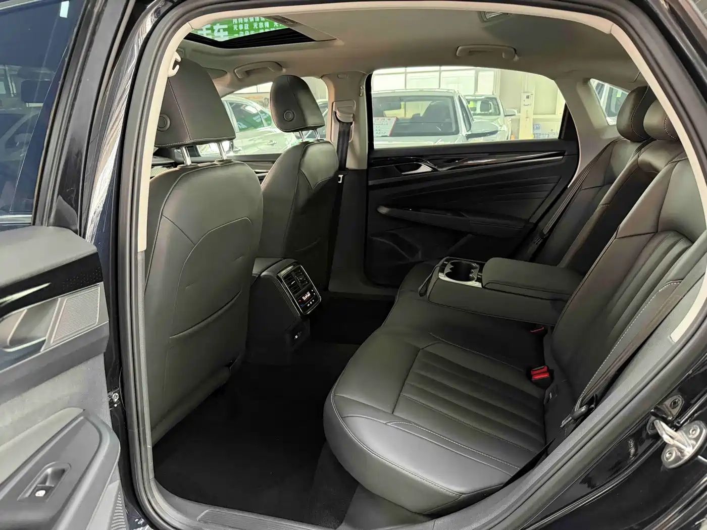 Volkswagen Passat 2022 280TSI Elite Edition фото 14