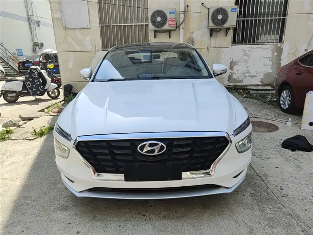 Hyundai Mistra 2021 1.8L CVT GLX Elite фото 3