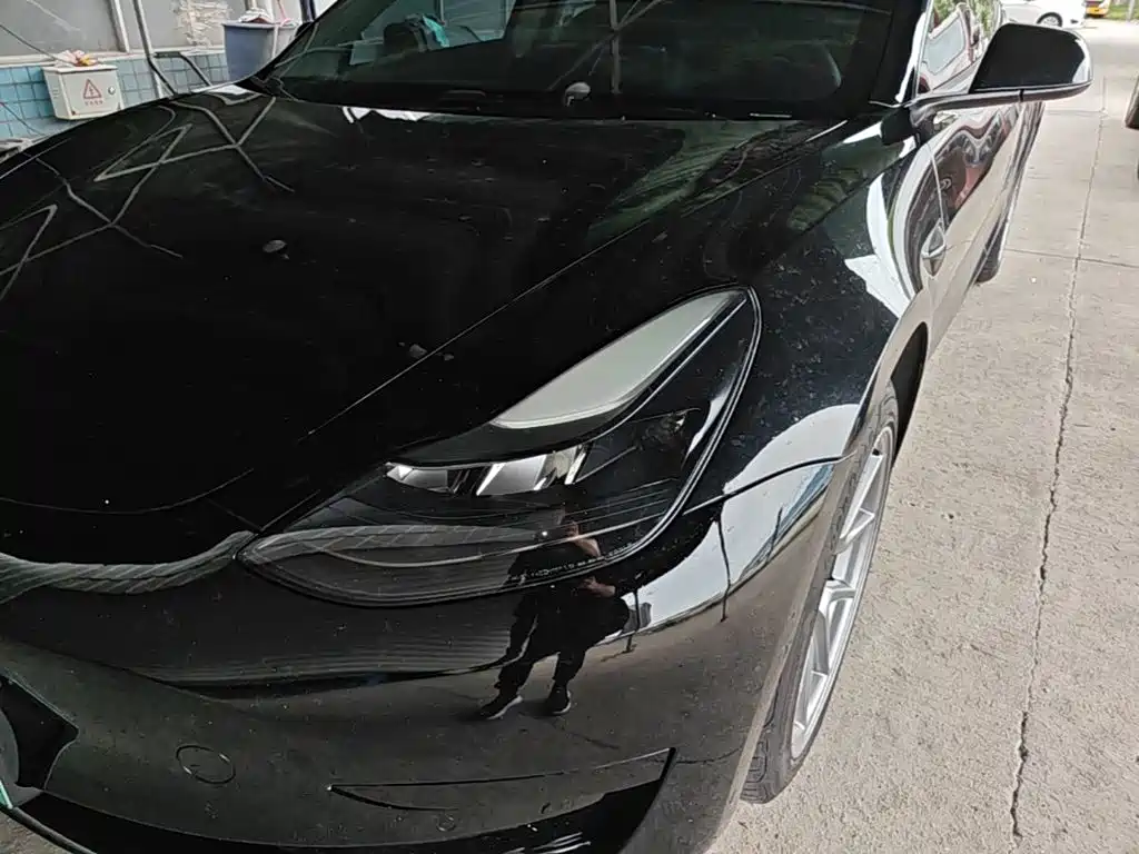 Фото 24 - Tesla Model 3