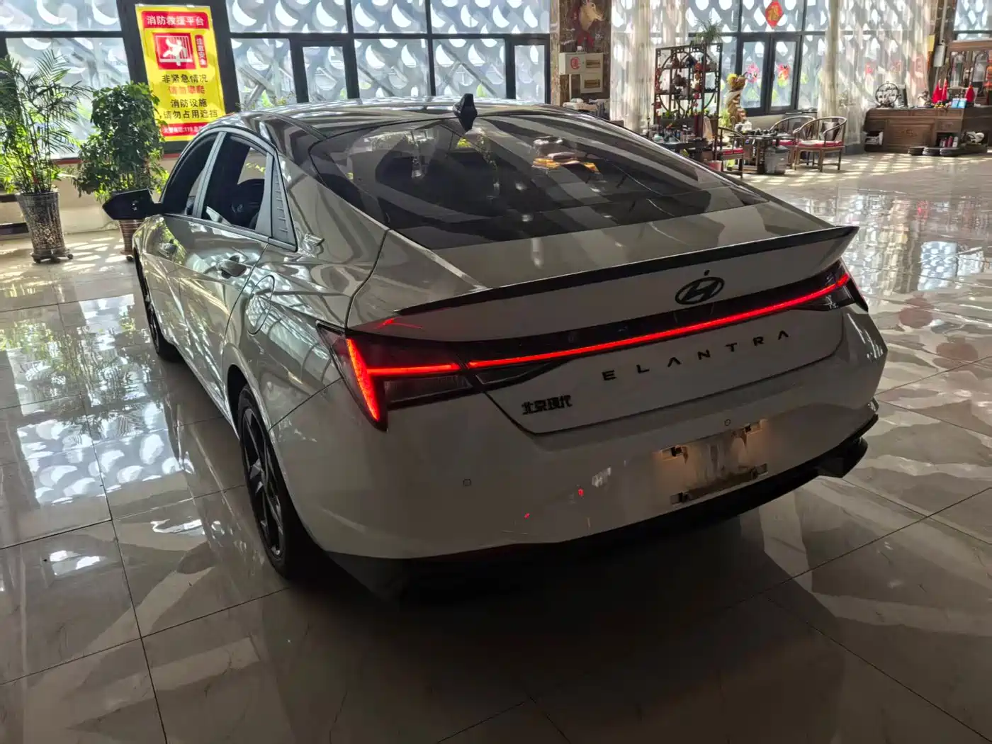 Hyundai Elantra 2022 1.5L CVT 20th Anniversary Edition фото 6