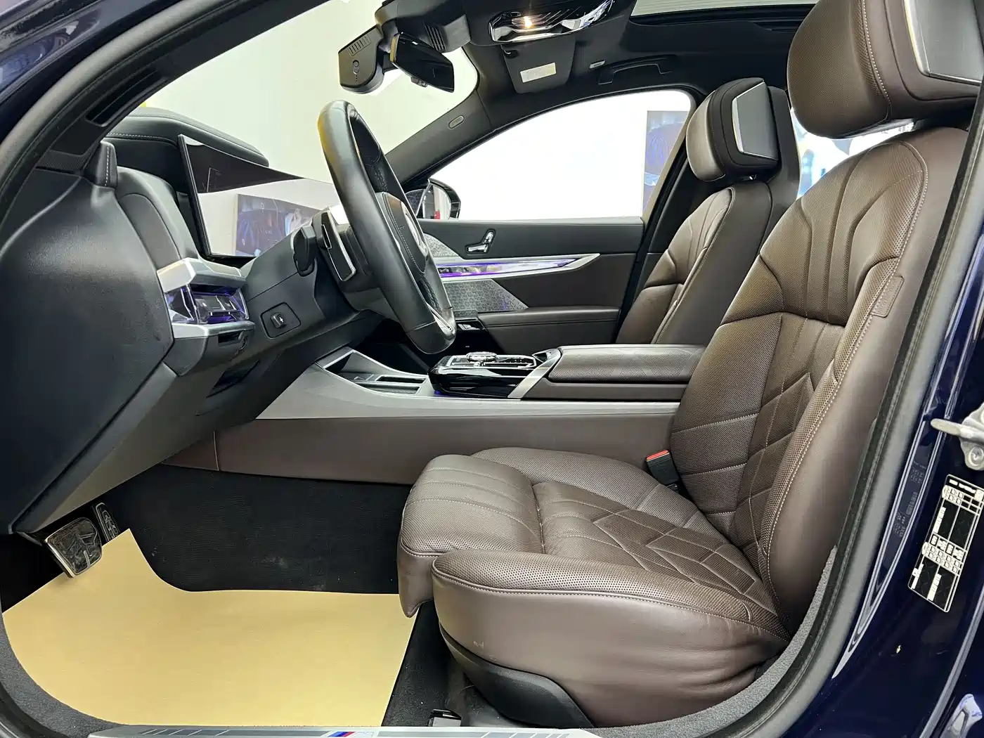 BMW 7 Series 2023 740Li Exclusive M Sport Package фото 11