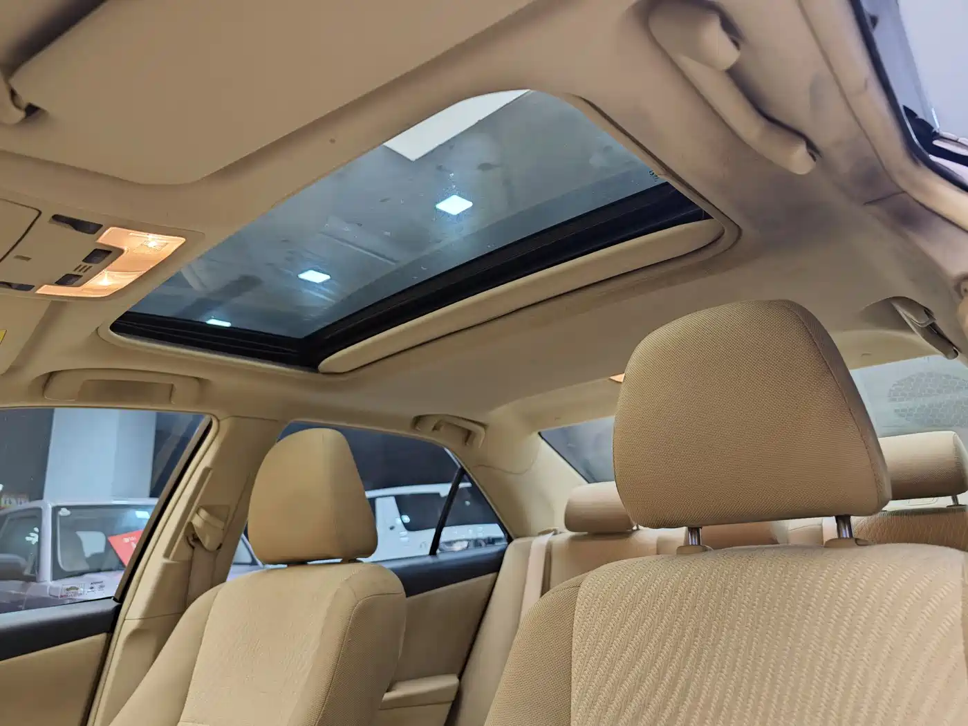 Toyota Camry 2016 2.0E 10th Anniversary Elite Edition фото 13