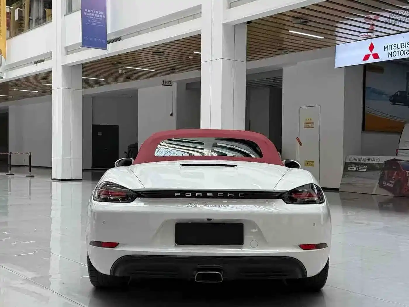Porsche 718 2023 Boxster Style Edition 2.0T фото 3