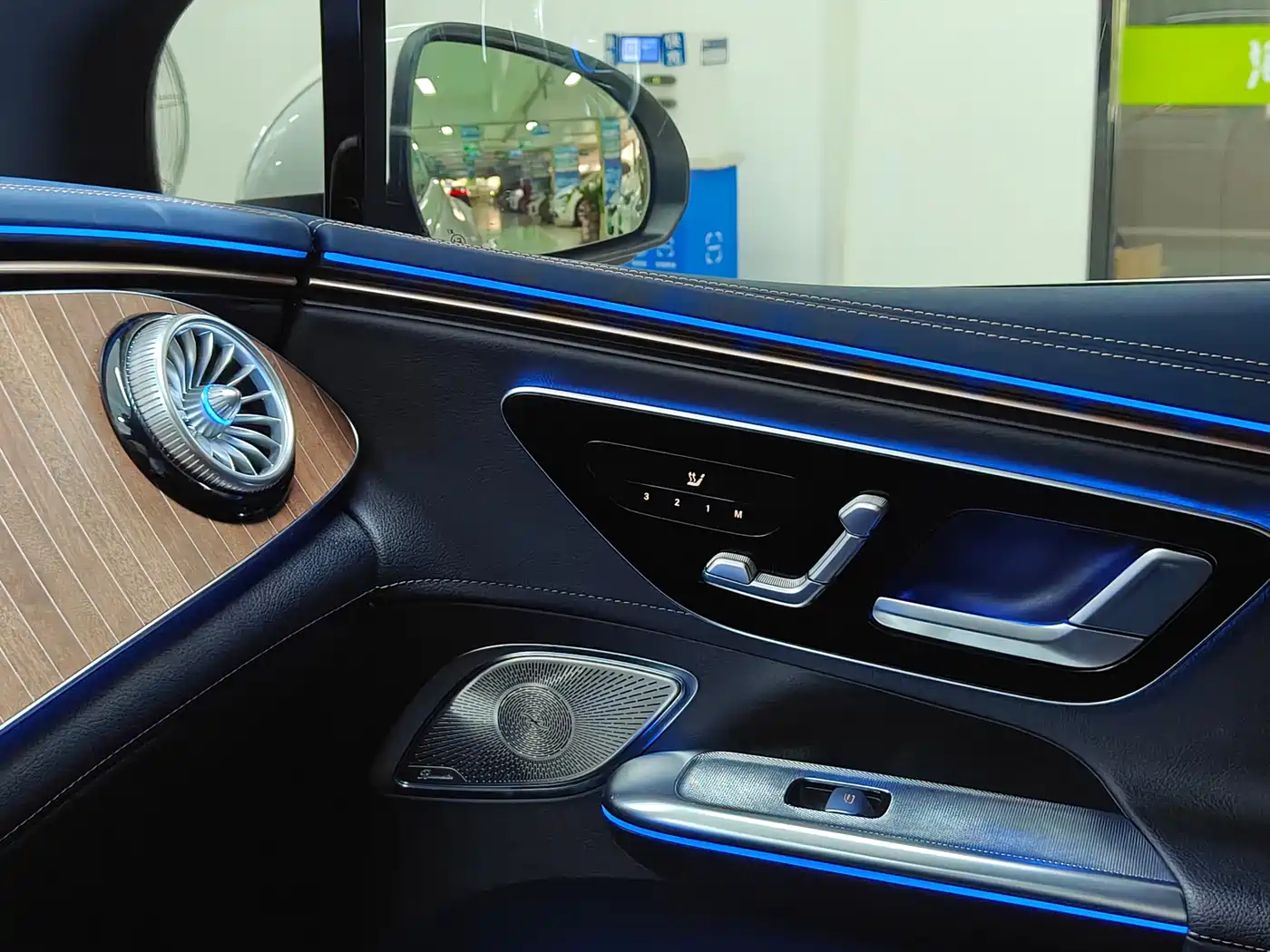 Mercedes-Benz EQE 2022 350 Luxury Edition фото 11