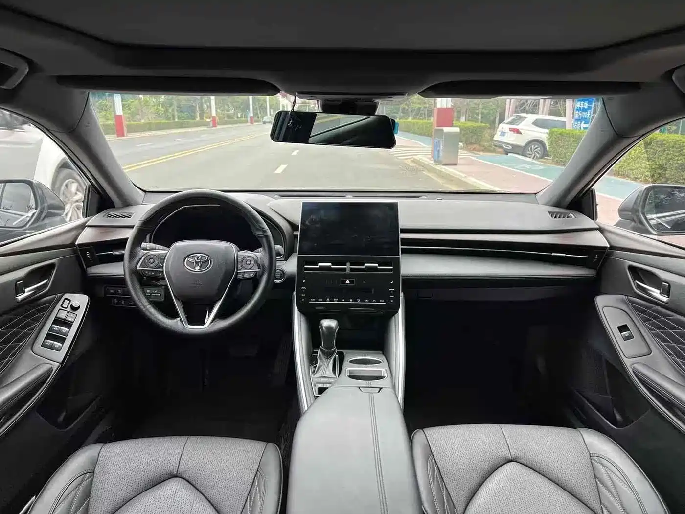 Toyota Avalon 2023 2.5L Touring Premium Edition фото 12
