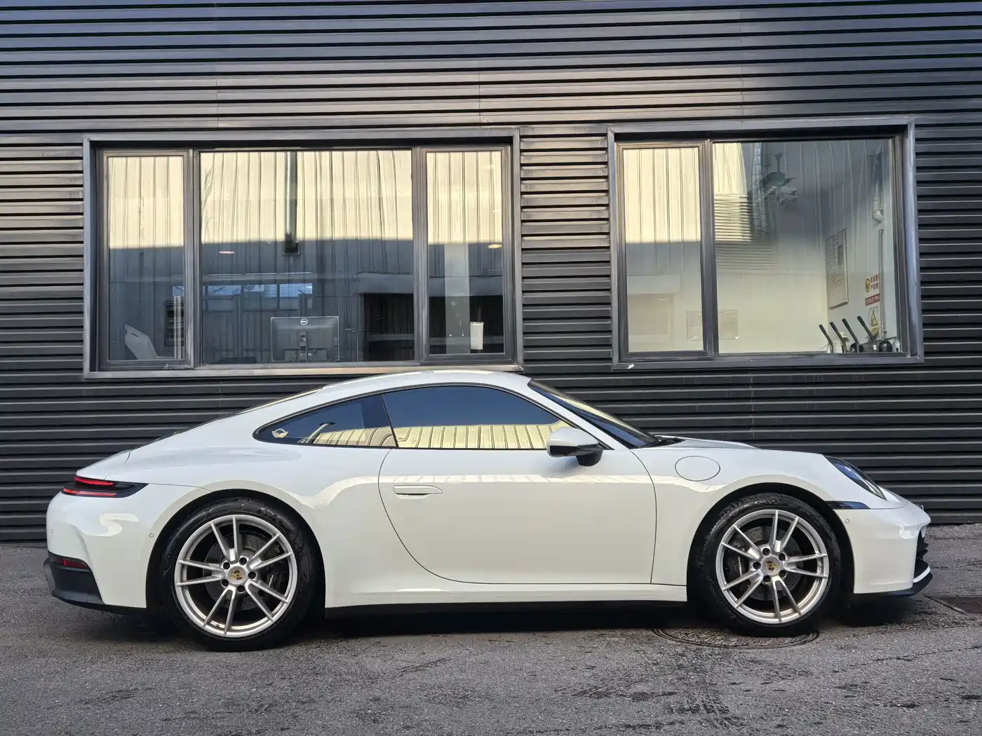 Porsche 911 2025 Carrera 3.0T фото 3