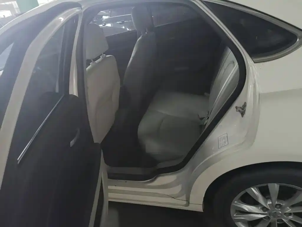BAIC Senova D50 2015 2015 1.5L Manual Comfort Value Navigation Edition