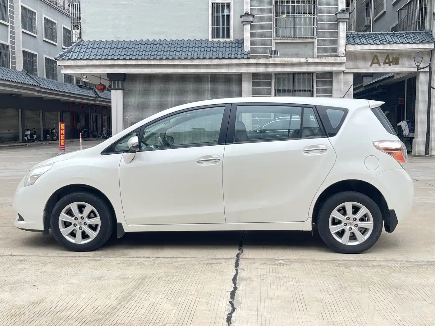 Toyota E'Z 2014 Xingyao 180E CVT Elite Multi-function фото 4