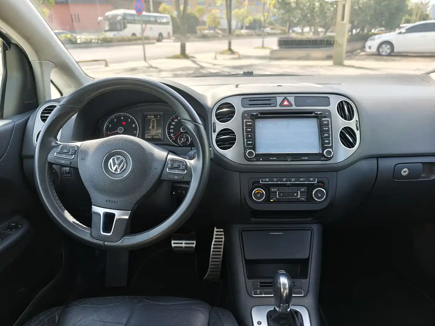 Volkswagen Golf (Import) 2011 1.4TSI Cross Golf фото 12