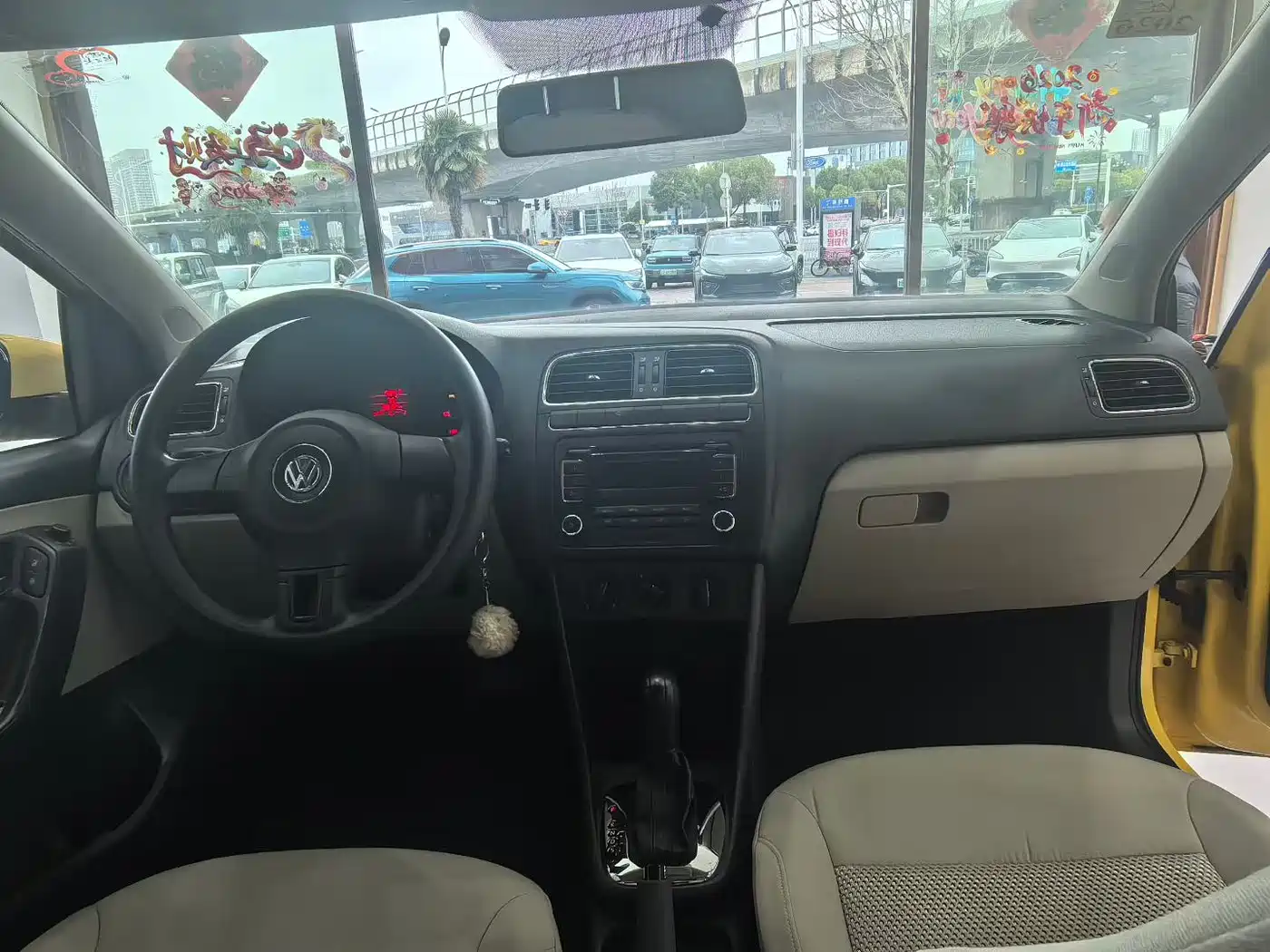 Volkswagen Polo 2011 1.6L Automatic Style Edition фото 6