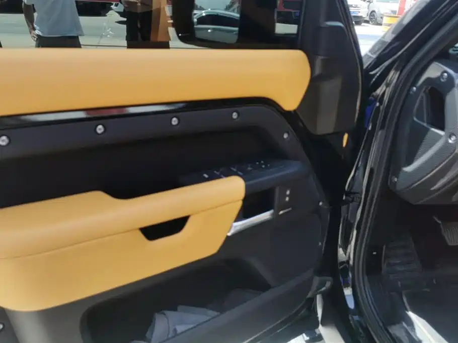 Land Rover Defender 2025 110 3.0T P400 X-Dynamic SE фото 7