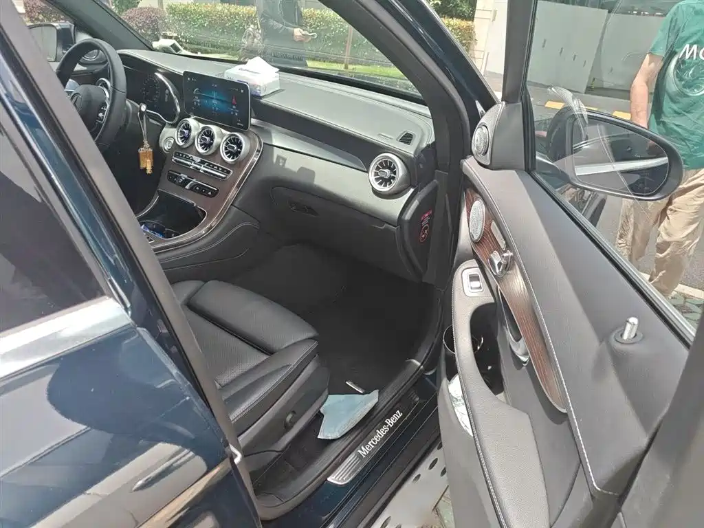 MERCEDES-BENZ GLC