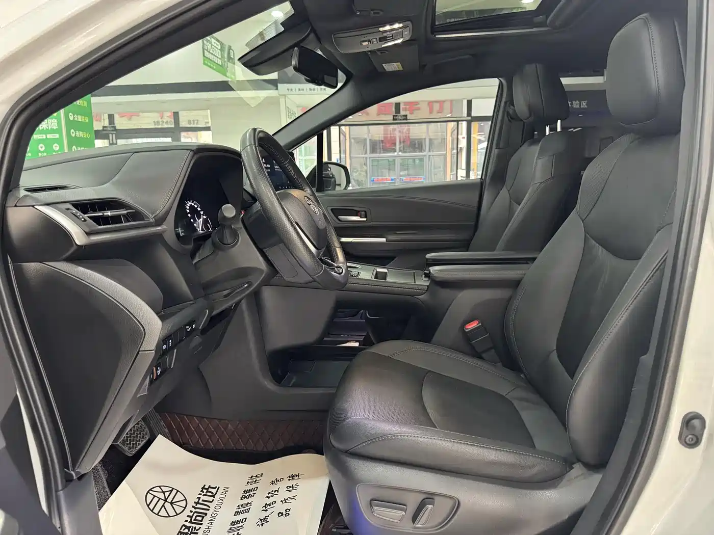 Toyota Sienna 2021 2.5L Hybrid Premium Edition фото 12