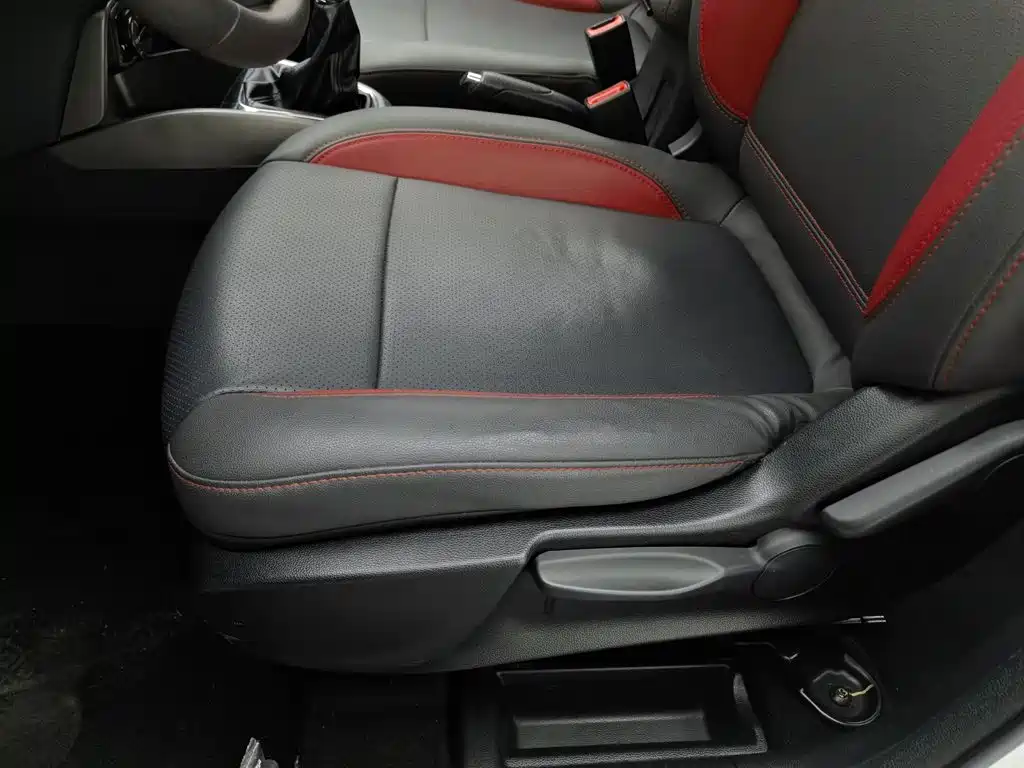 Фото 20 - Changan CS15
