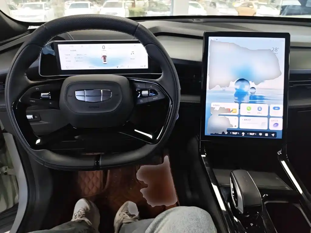 Photo 10 - Geely Atlas