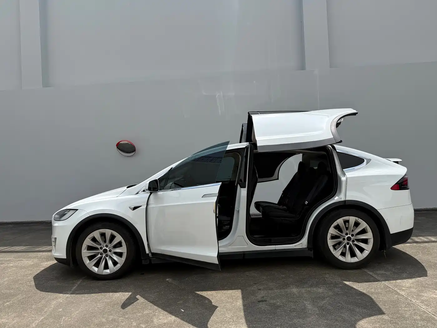 TESLA MODEL X