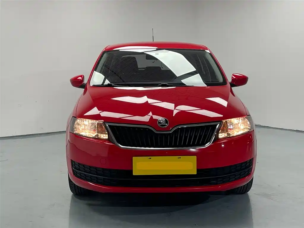 Škoda Skoda Rapid Spaceback 2016 Facelift 1.4L Manual Forward Edition фото 4