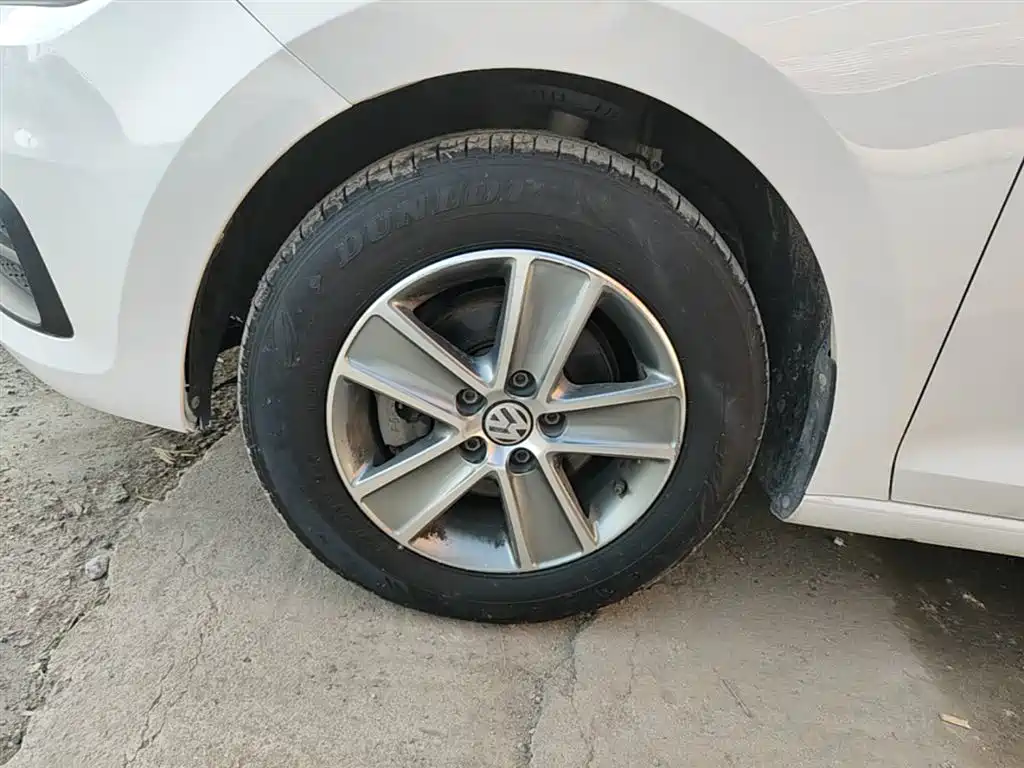 Volkswagen Santana 2016 1.4L Manual Trend Edition фото 18