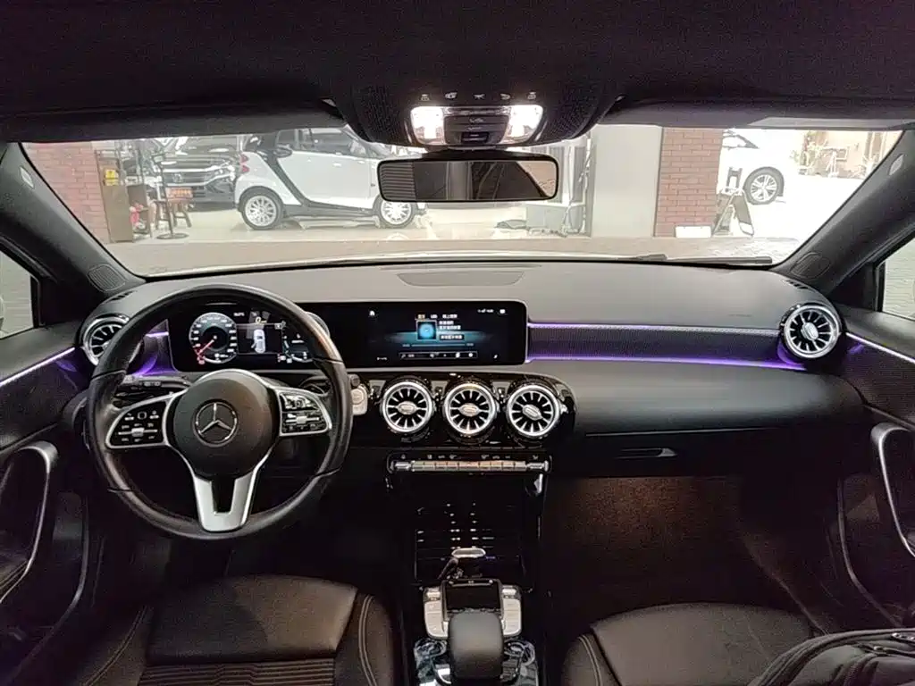 Mercedes-Benz A-Class (Import) 2019 A 200 Dynamic Version фото 10
