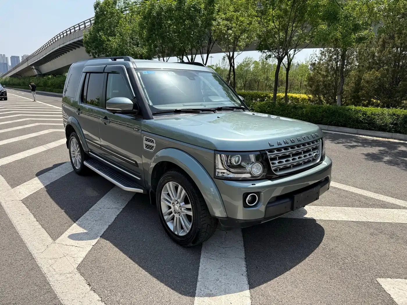 Land Rover Discovery 2014 3.0 SC V6 HSE фото 3