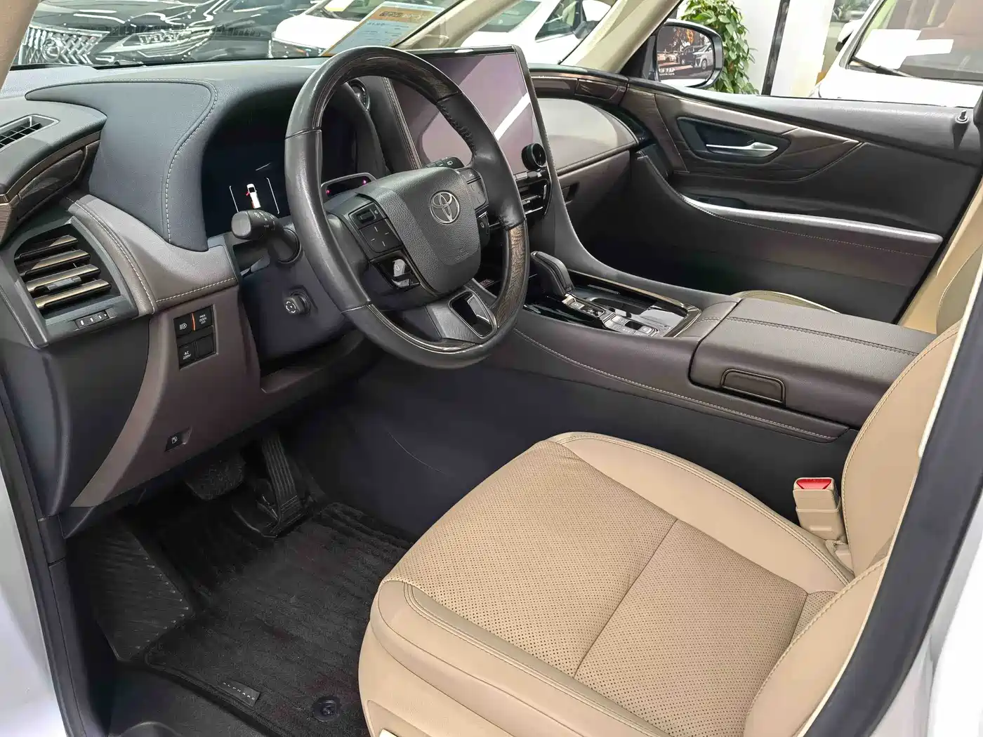 Toyota Alphard 2024 Hybrid 2.5L Ultimate Enjoyment Edition фото 9