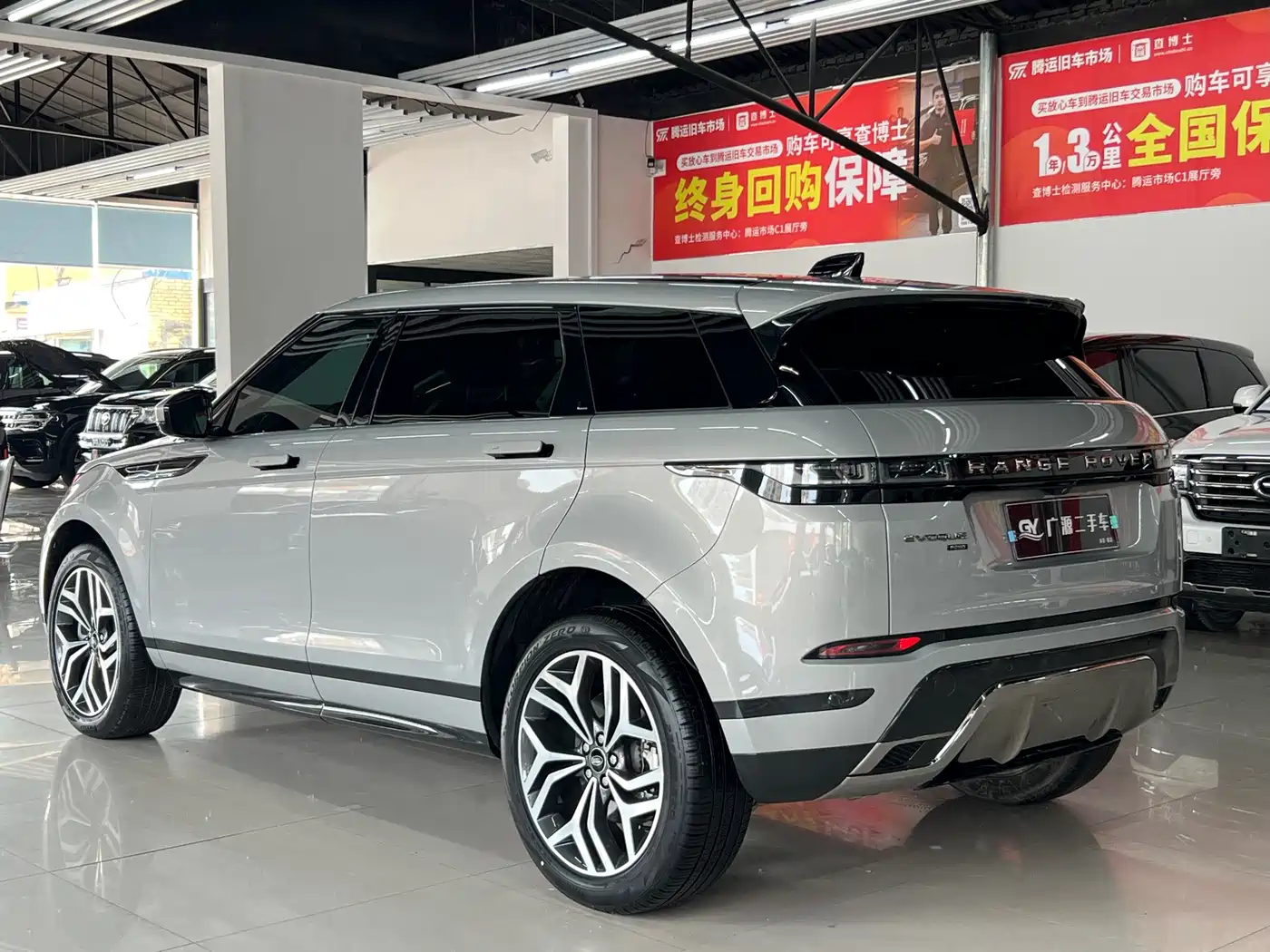 Land Rover Range Rover Evoque 2022 Range Rover Evoque L 249PS R-Dynamic Luxury Edition фото 6