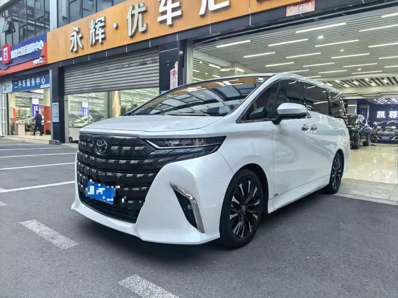 Toyota Alphard 2024 Hybrid 2.5L Ultimate Enjoyment Edition фото 16