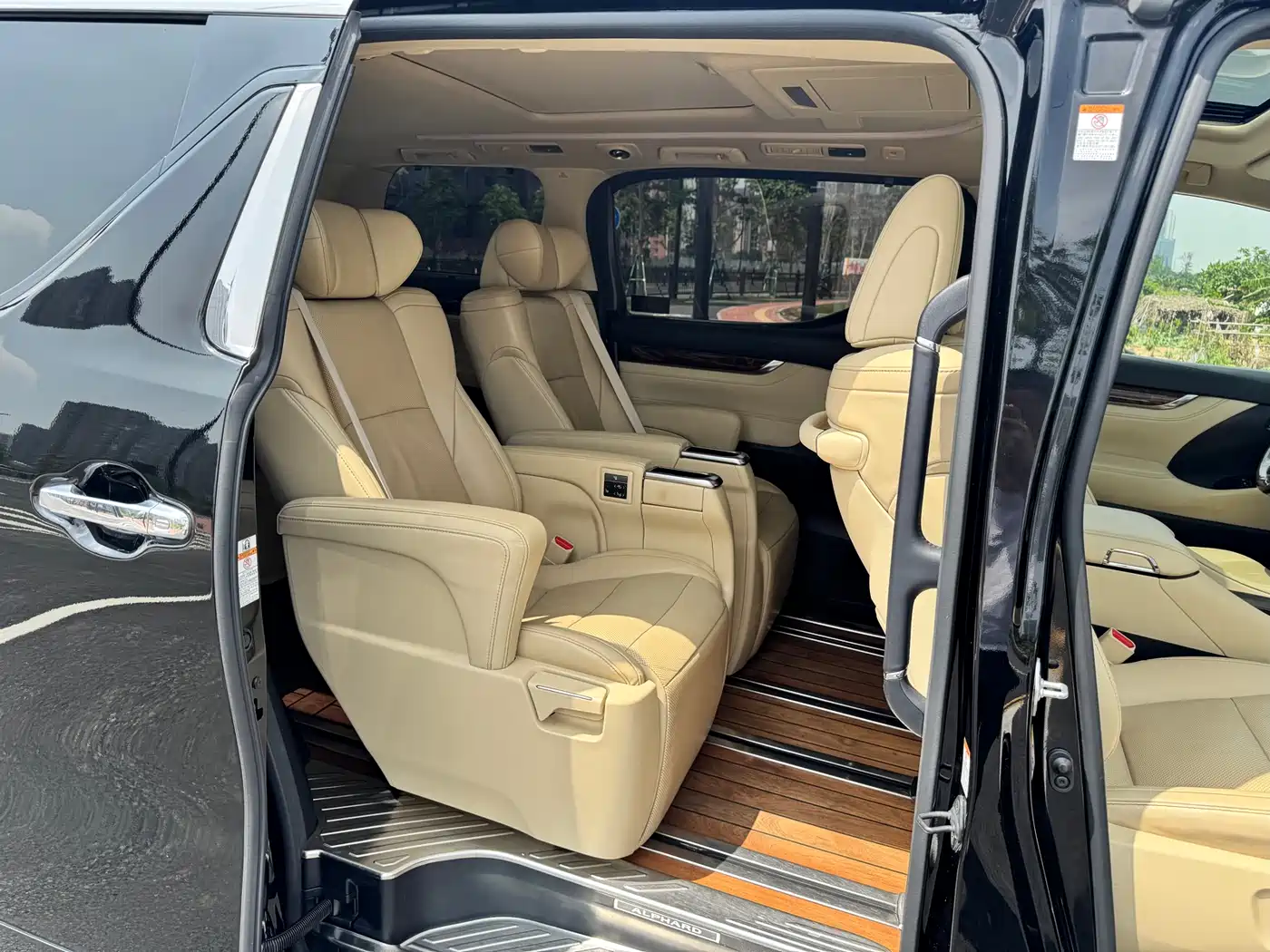 Toyota Alphard 2020 Hybrid 2.5L Luxury Edition фото 5