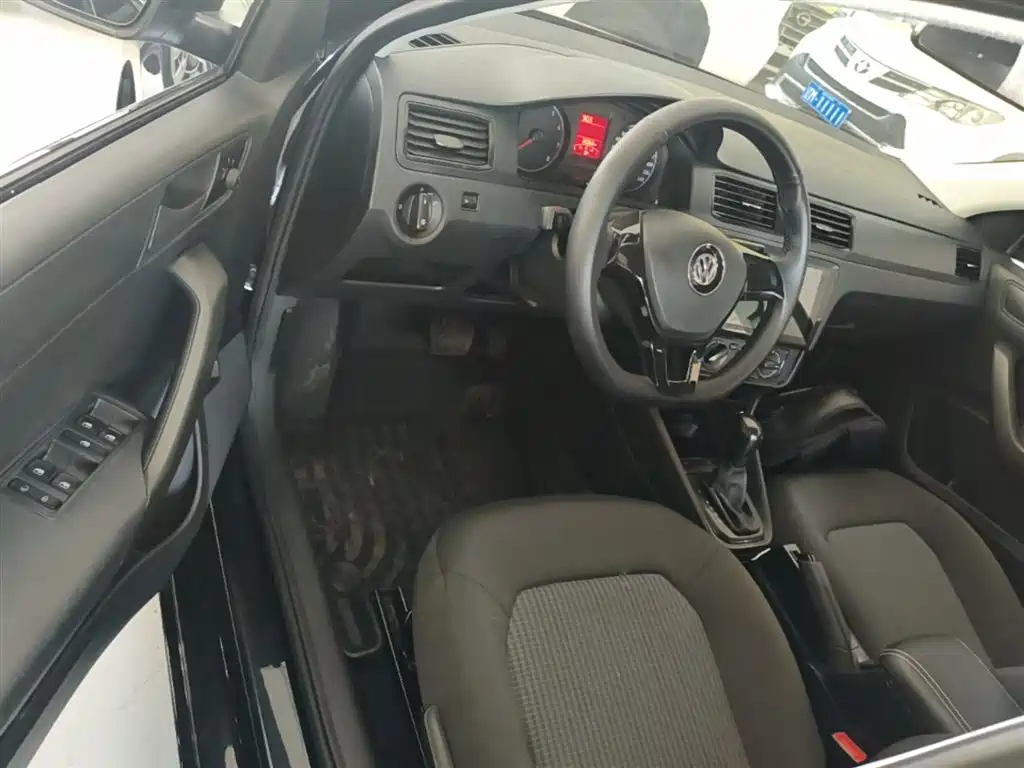 VOLKSWAGEN SANTANA