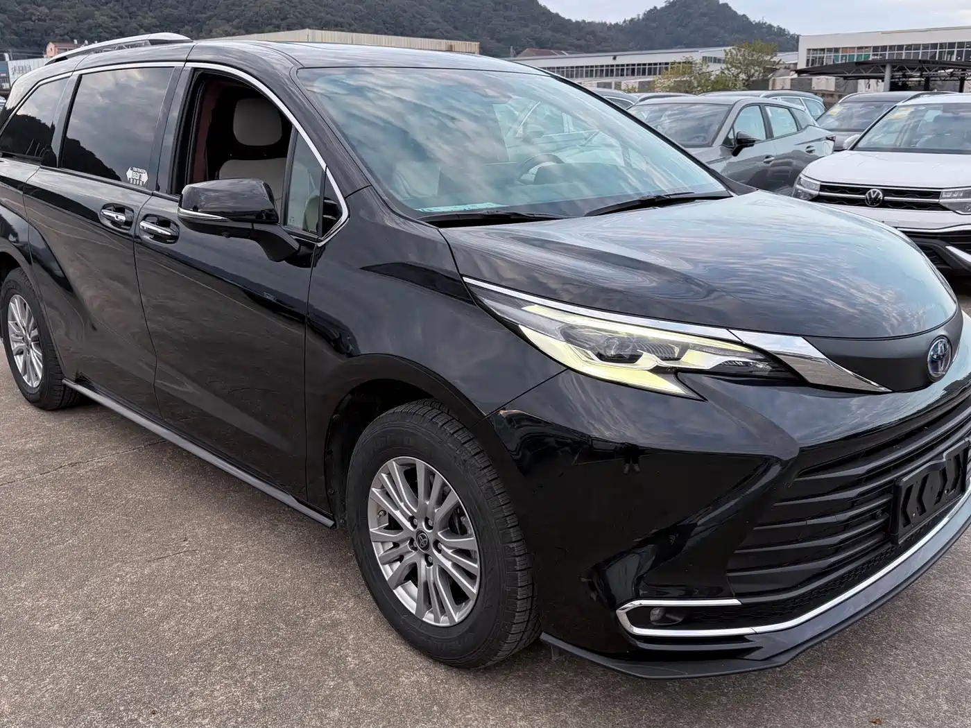 Toyota Sienna 2021 2.5L Hybrid Comfort Edition фото 3