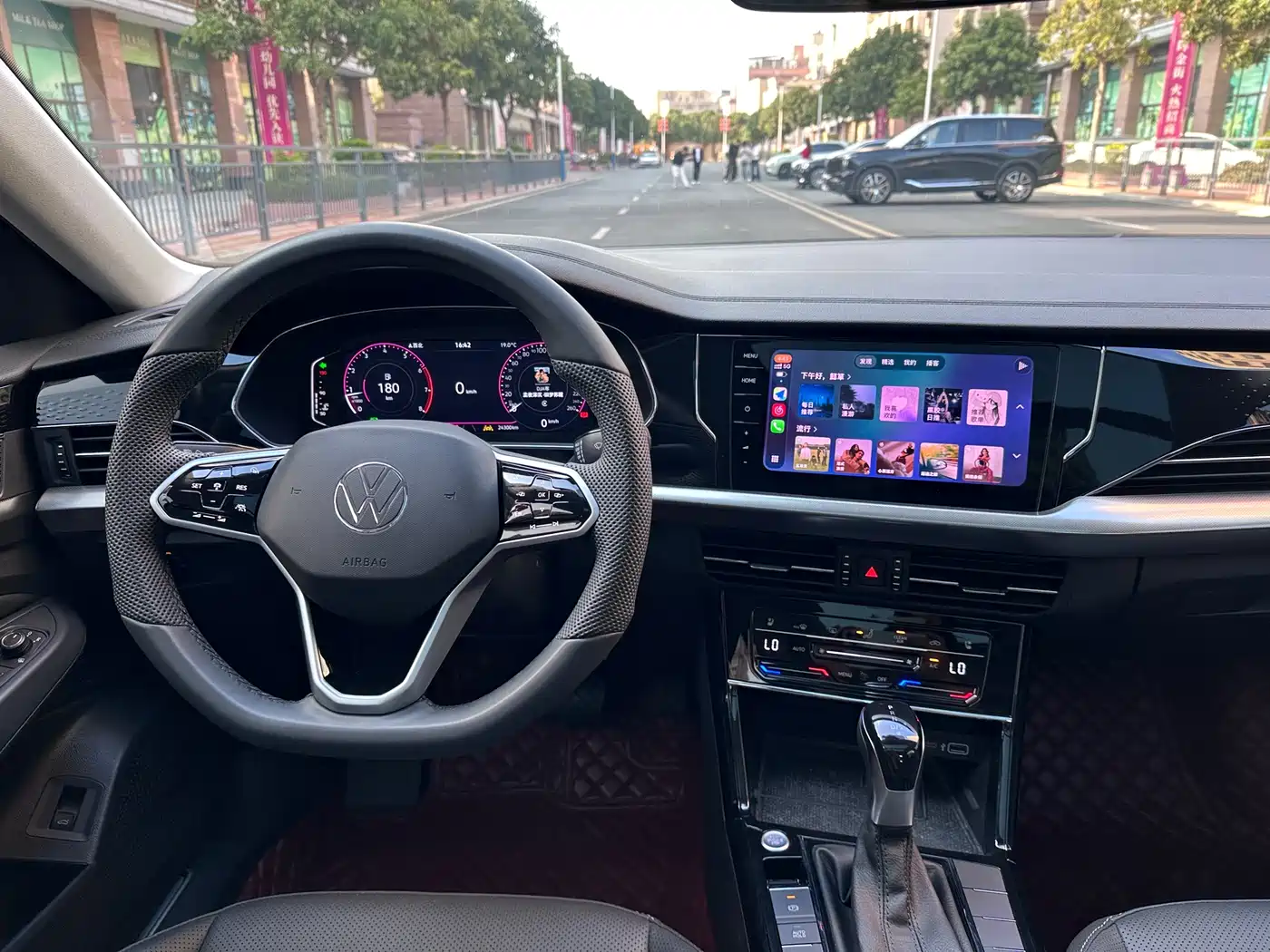 Volkswagen Passat 2024 380TSI Starlight Luxury Edition фото 10