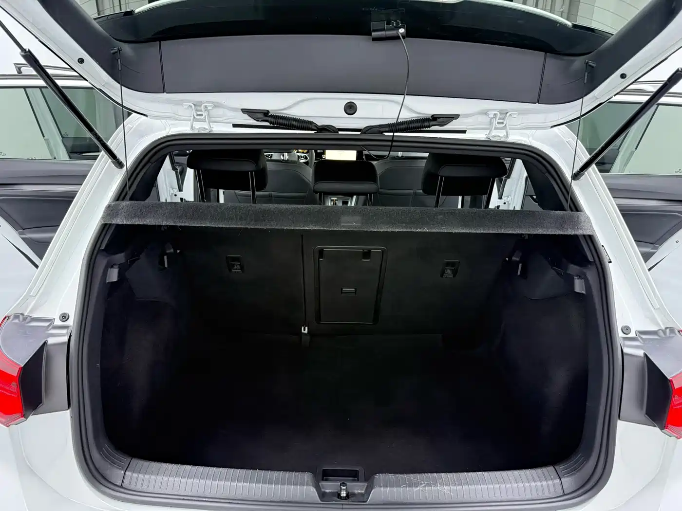 Volkswagen Golf 2023 Facelift 280TSI DSG R-Line фото 8